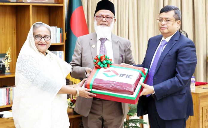 IFIC Bank contributes blankets to Prime Minister's Relief Fund