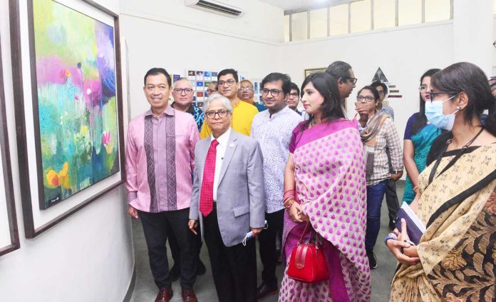 Joint art exhibition of 3 countries starts at DU