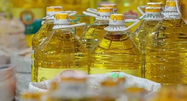 Traders want price hike for edible oil again amid dollar crisis