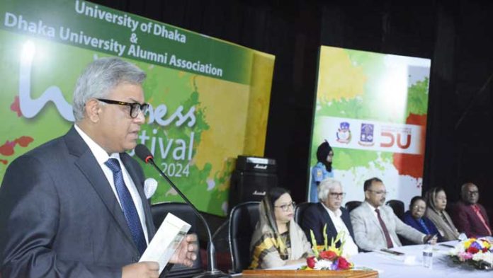 Dhaka University grapples with student well-being at alumni-organized festival